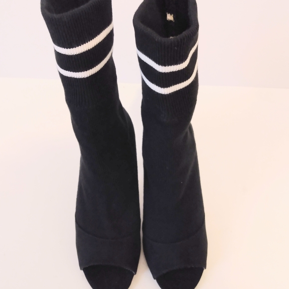 Qupid Black White 4 1/4"  Heel Boots sz 8  NWT - Picture 7 of 9